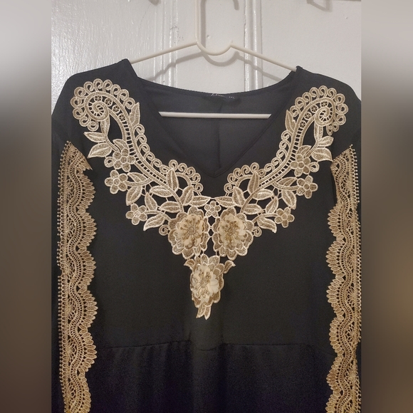 SHEIN Modely Plus Applique Detail Split Hem Cape Dress - Picture 5 of 8